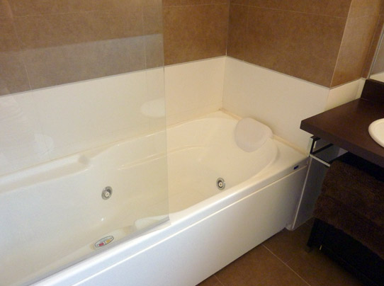 Whirlpool bath tub